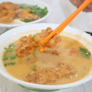 Creamy Northern Thai Tom Yum with crispy fish & prawns