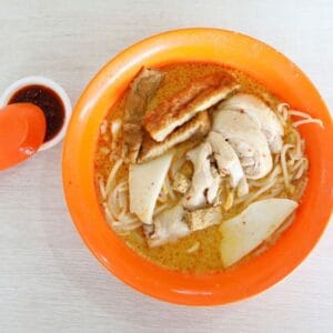 Rich curry chicken noodle with friendly uncle